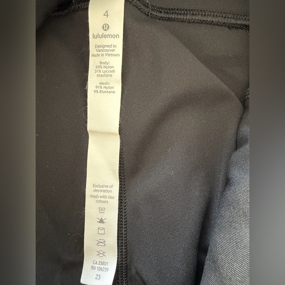 Lululemon black leggings size 4 - in great condition - Picture 3 of 3